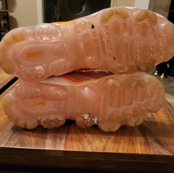 Sneakers - Picture 4 of 5